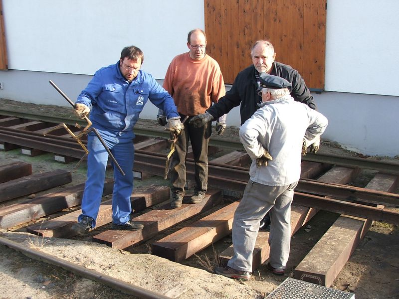 2009-10-01, Museumbahn Weichenbau18.JPG